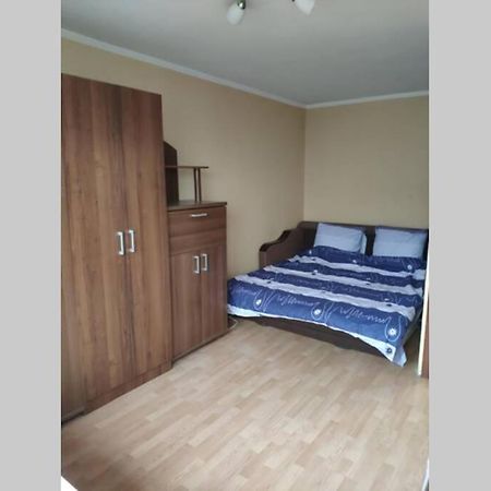 Small Apartment For 2 Kyiv Exterior photo