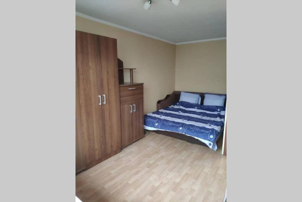 Small Apartment For 2 Kyiv Exterior photo